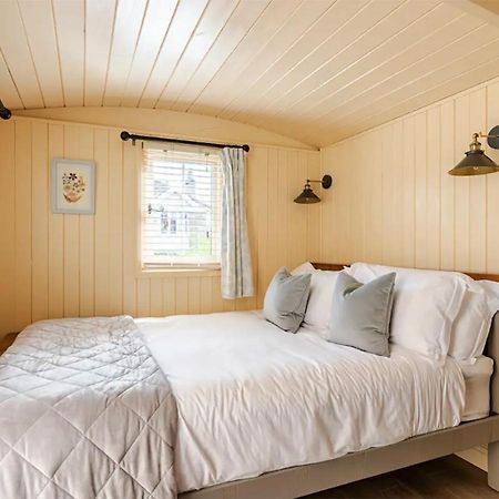 Shepherd'S Hut, Бат Екстериор снимка