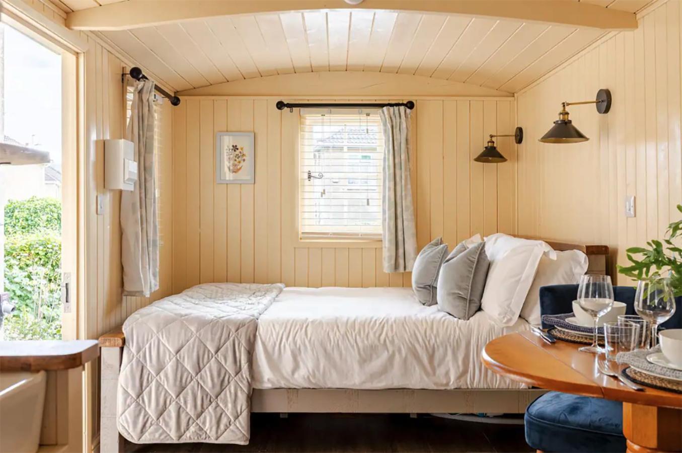 Shepherd'S Hut, Бат Екстериор снимка